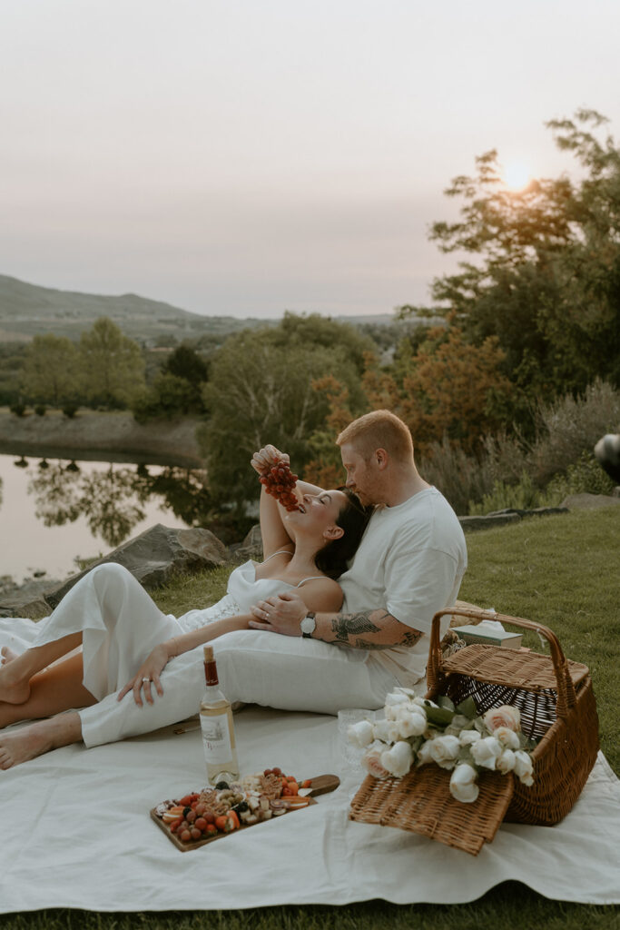 romantic couple photos at Terra Blanca Winery