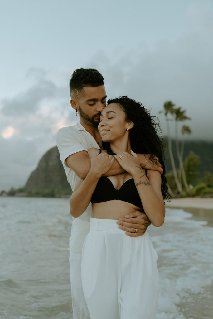 couples photos in the ocean