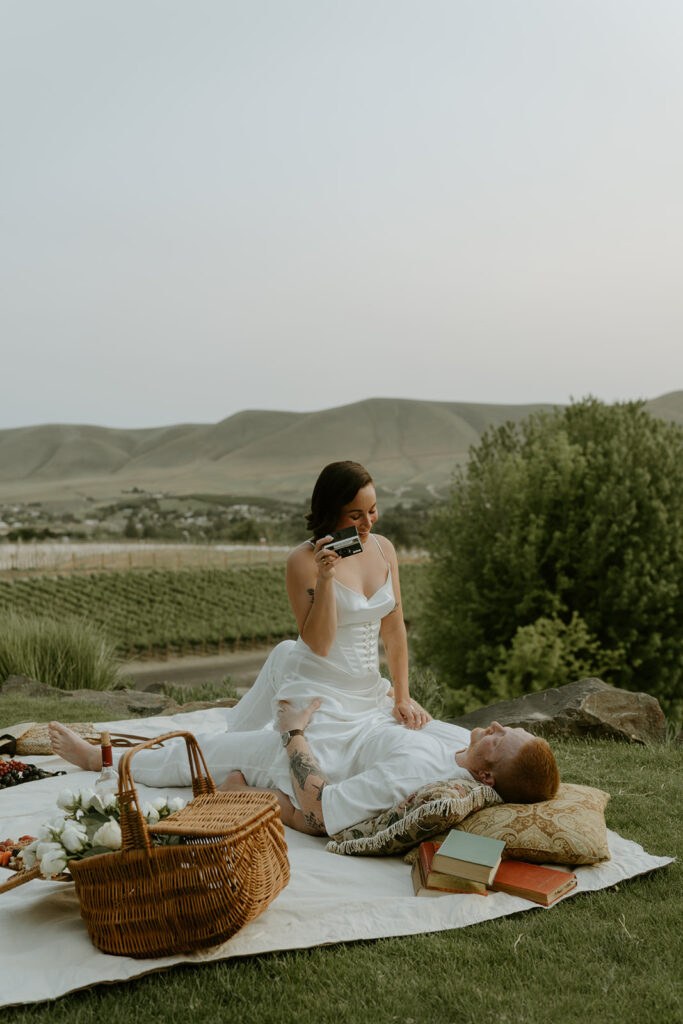 romantic couple photos at Terra Blanca Winery