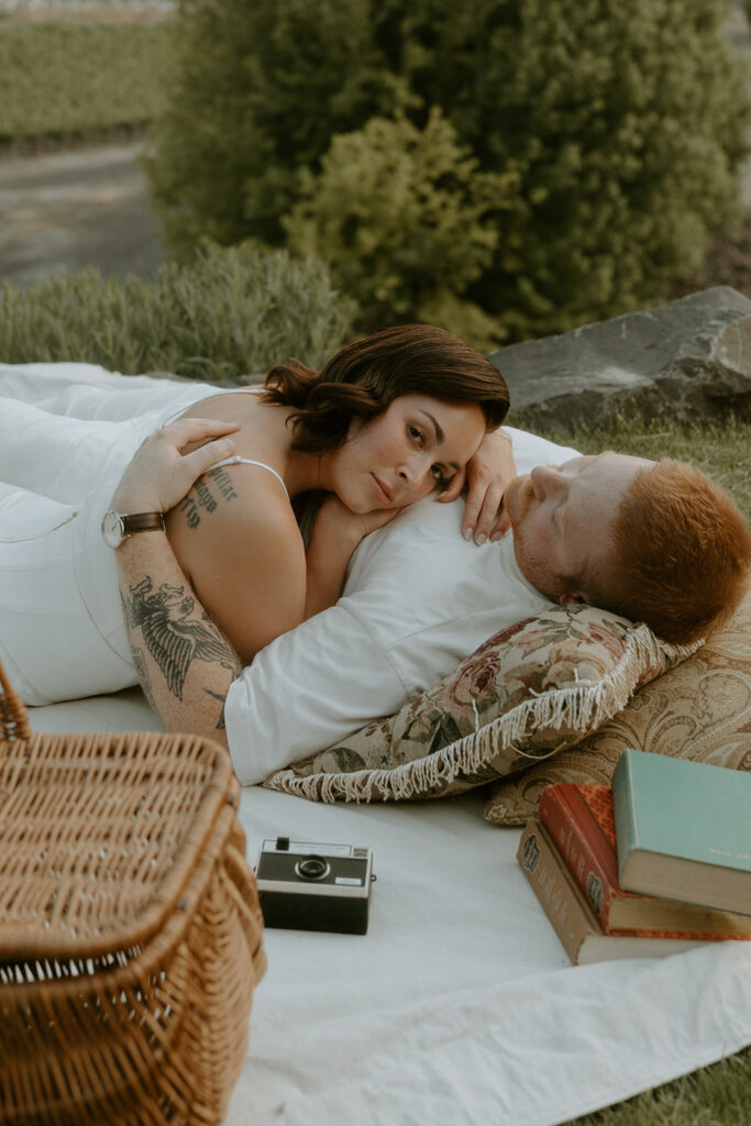 picnic styled couples photos